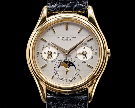 Patek Philippe Perpetual Calendar 3940 .